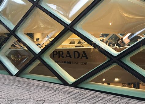 spogliatoio prada aoyama|prada aoyama.